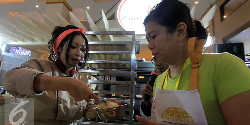 Chef Marinka Ajak Pengunjung Buat Kue di SIAL INTERFOOD 2016