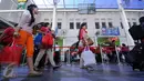 Sejumlah pemudik berjalan memasuki ruang tunggu penumpang di Stasiun Senen Jakarta, Sabtu (2/7). Ribuan pemudik kembali memadati Stasiun Senen untuk berangkat menuju kota kota di pulau Jawa. (Liputan6.com/Helmi Fithriansyah)