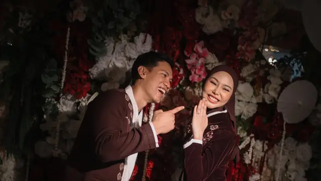 Gaya Elegan Dara Arafah Saat Resmi Tunangan, Anggun dalam Beskap Modern Bernuansa Maroon