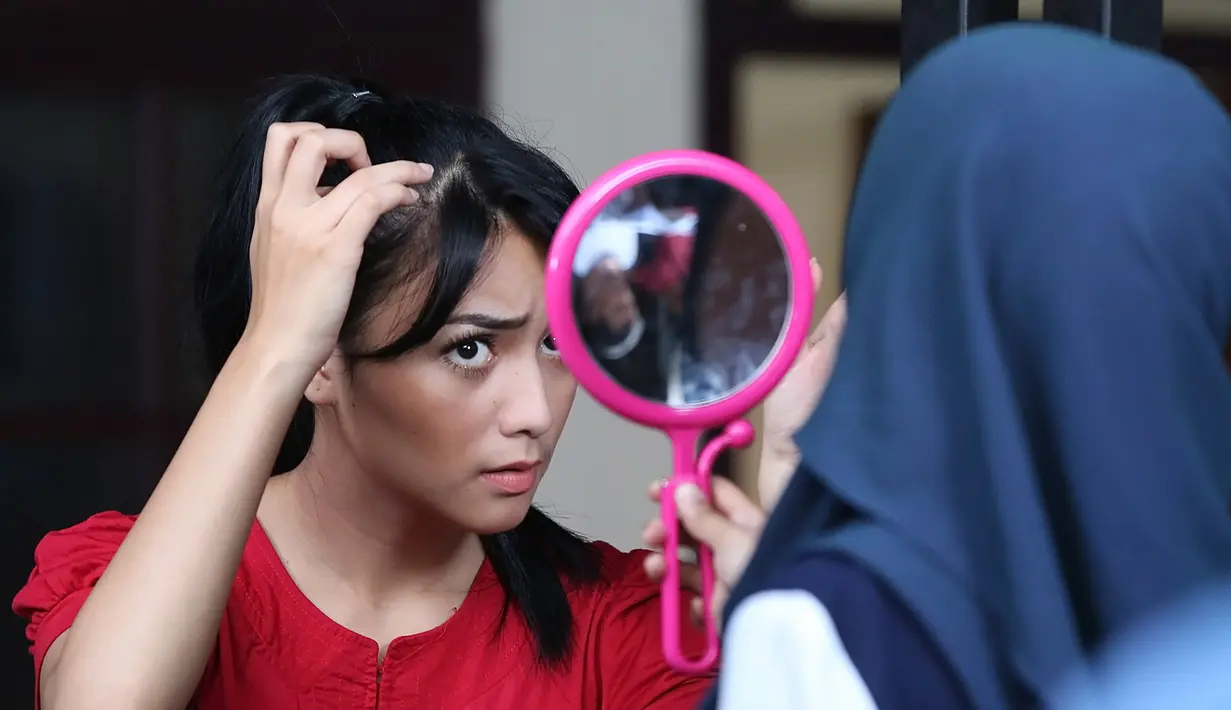 Di sinetron Orang-orang Kampung Duku (OOKD), karakter baru akan diperankan oleh Citra Kirana dan Latief Sitepu. Penasaran? Yuk saksikan sinetron OOKD yang akan tayang perdana mulai 20 Februari 2017 di SCTV! (Bambang E. Ros/Bintang.com)