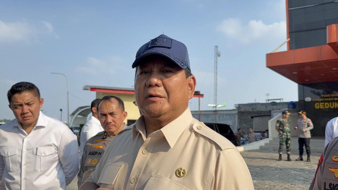 Prabowo Kritik Spanduk Iklan Semrawut di Jalan Raya, 'Turis Datang Enggak Mau Lihat Spanduk
