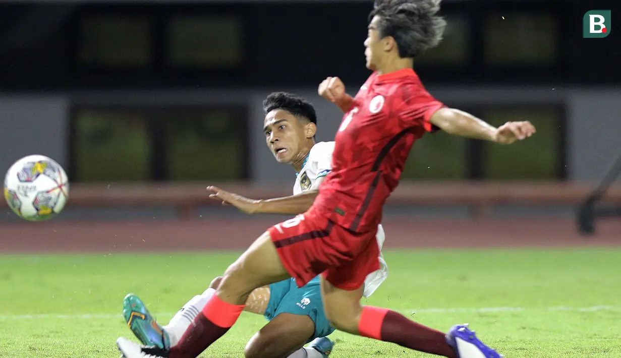 Setelah tempo permainan melambat sepanjang babak kedua, Marselino Ferdinan dimasukkan pada 10 menit terakhir. Hasilnya ia mampu mencetak dua gol bagi Timnas Indonesia U-20 pada menit ke-86 dan di masa injury time. Hingga laga usai skor 5-1 untuk kemenangan Timnas Indonesia U-20 tetap bertahan. (Bola.com/Ikhwan Yanuar)
