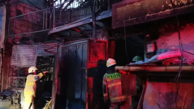 Kebakaran rumah sekaligus tempat usaha fotokopi hangus terbakar di RT 7 RW 3, Kelurahan Kedaung Kaliangke, Cengkareng, Jakarta Barat (Jakbar).