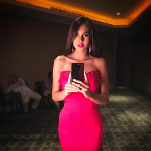 6 Potret Lawas Aurelie Moeremans di Usia 20-an, Dipersuting Tyler di Usia 31 Tahun