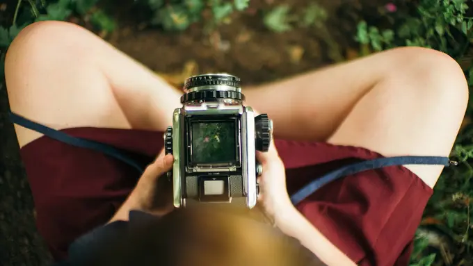 illustrasi wanita hobi foto
