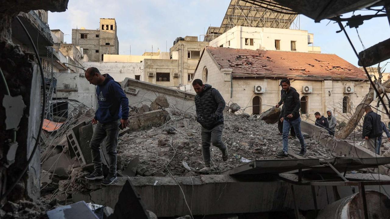 FOTO: Kondisi Terkini Rumah Sakit Al-Ahli Jalur Gaza Hancur Lebur Akibat Serangan Brutal Israel