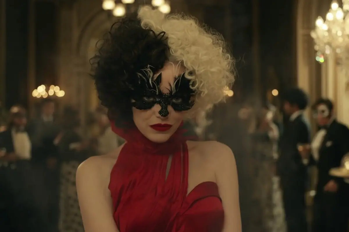 Berperan sebagai Cruella, Makeup Emma Stone Terinspirasi dari Gaya Punk Rock Tahun 70-an