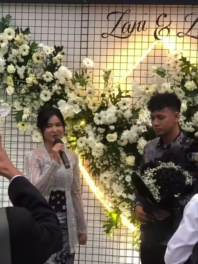 Lamaran Adinda Azani