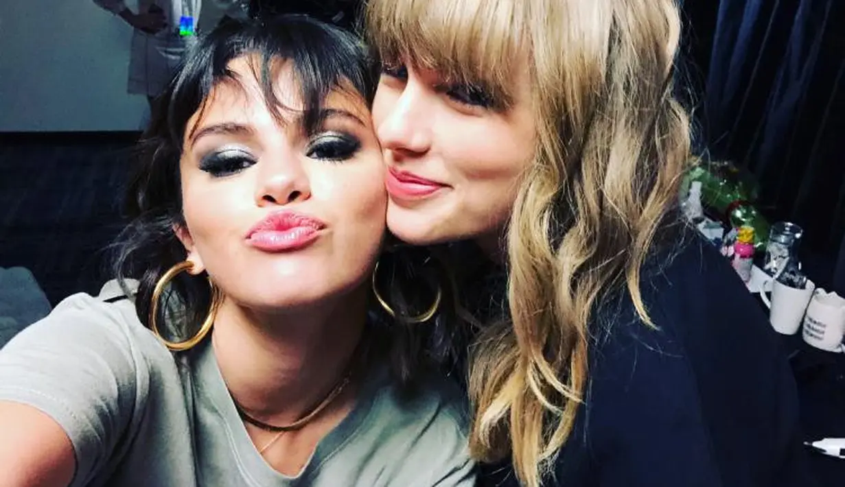 Saat ulang tahun Selena Gomez, Taylor masih miliki jadwal konser di New Jersey. Dirinya miliki cara spesial untuk merayakan ulang tahun Selena. (instagam/selenagomez)