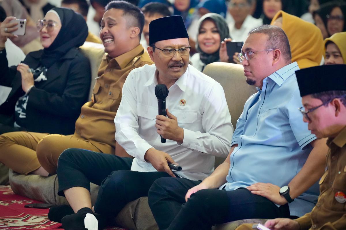 Mensos Saifullah Yusuf (Gus Ipul) saat dialog pilar-pilar sosial Kota Padang di kantor Gubernur Sumbar