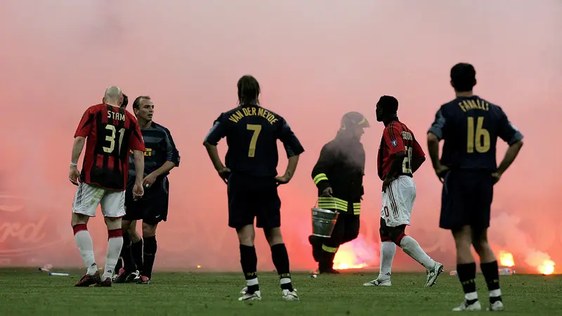 Foto: Melihat Kembali Dua Pertemuan AC Milan dan Inter Milan di Fase Gugur Liga Champions, Satu Kali Dihentikan Wasit