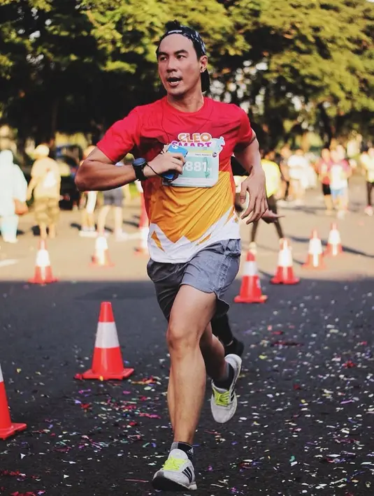 Setiap mengikuti marathon Daniel mengaku selalu ada persiapan walaupun kecil-kecilan. Karena marathon yang akan ia ikuti di Jerman adalah marathon 20 kilometer pertamanya, ia mengaku mulai lebih intens lari.(Liputan6.com/IG/@vjdaniel)