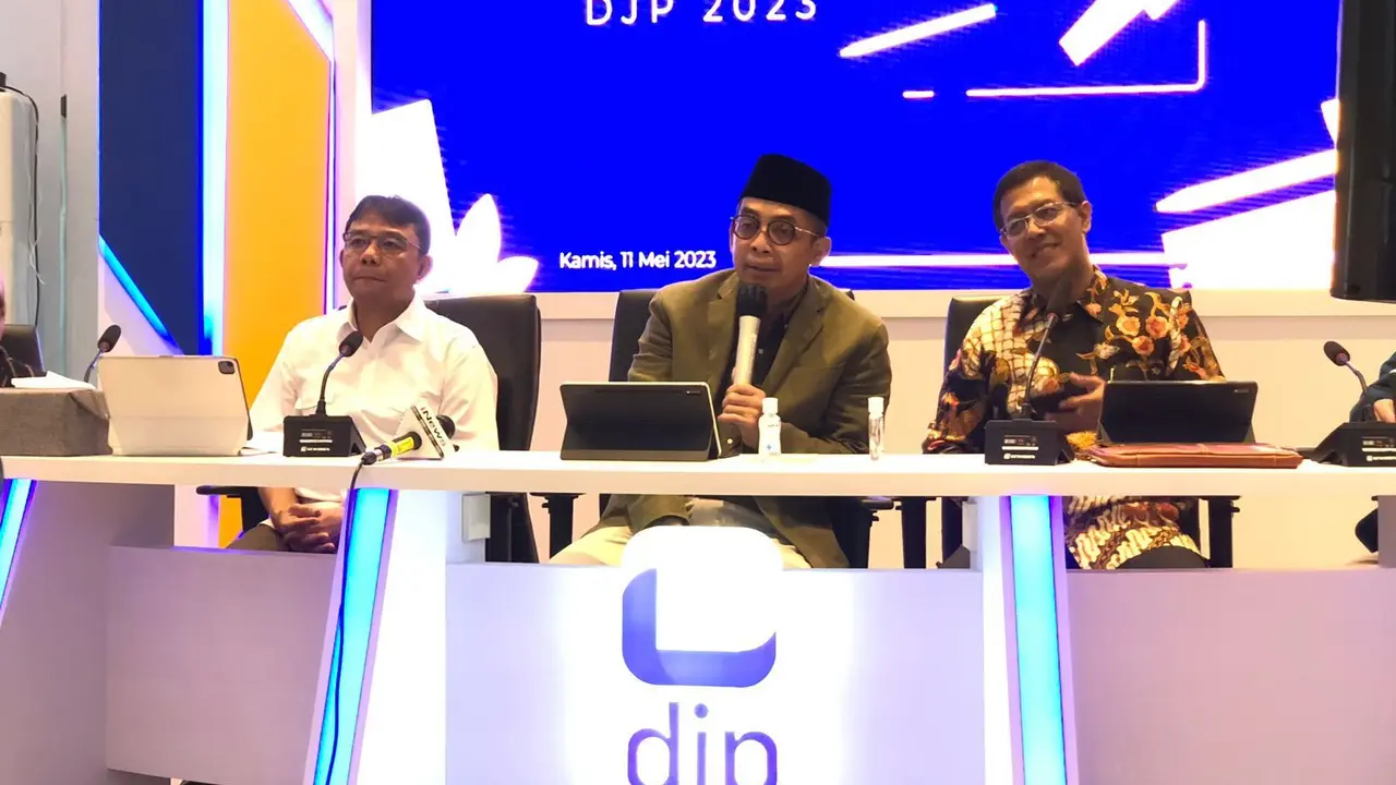 Direktur Jenderal Pajak Kementerian Keuangan (Kemenkeu) Suryo Utomo, dalam media briefing di kantor DJP, Jakarta, Kamis (11/5/2023). Suryo mengatakan  SPT Tahunan PPh yang telah disampaikan berjumlah 13,36 juta SPT. (Tira/Liputan6.com)