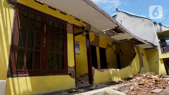 Rumah-Rumah di Kampung Majangtengah Rusak Akibat Gempa