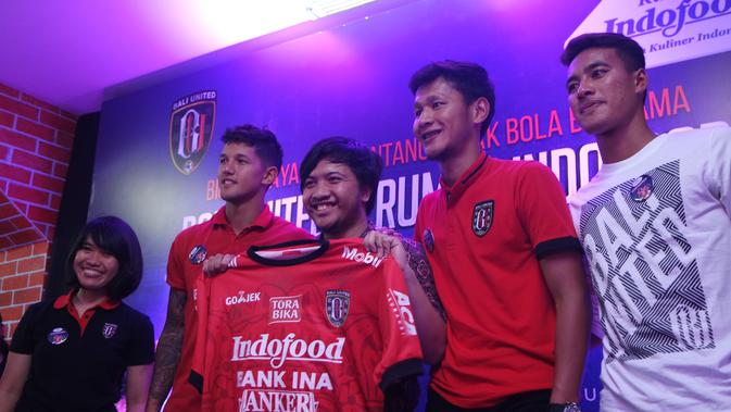 Belajar Pola Hidup Sehat Dari Irfan Bachdim Dan Bali United Indonesia Bola Com