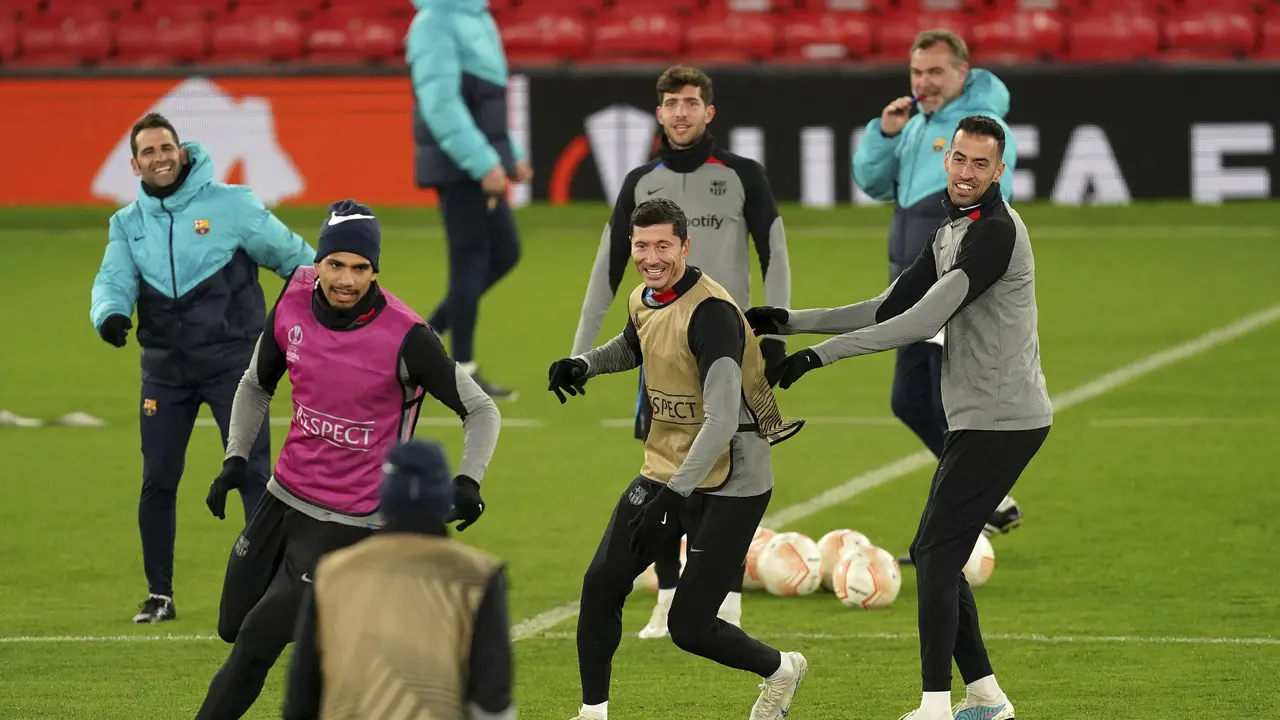 Jelang Hadapi Manchester United, Pemain Barcelona Jajal Rumput Old Trafford