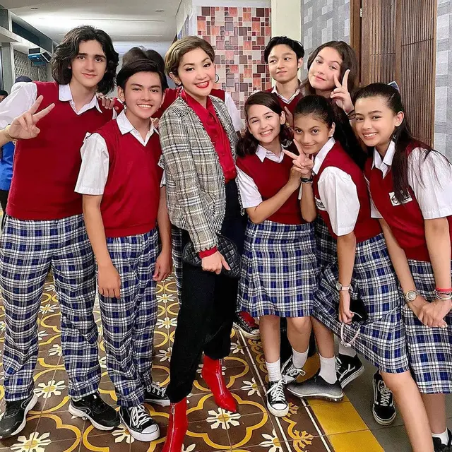 Main Sinetron Bareng, Ini 6 Potret Sandrinna Michelle dan Emiliano Cortizo 'Dari Jendela SMP'