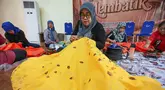 Peserta mengikuti pelatihan seni membatik di Gedung Pusat Pelatihan Seni Budaya (PPSB) Muhammad Mashabi di Jalan KH Mas Mansyur, Kebon Melati, Tanah Abang, Jakarta Pusat, Rabu (01/07/2026). (Kapanlagi.com/ Budy Santoso)