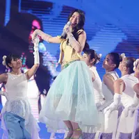 Perdana, Christie membawakan lagu “Bunga-Bunga di Barcelona” pada malam puncak HUT SCTV 36 Xtraordinary di Studio Emtek City, Jakarta, Senin (24/8/2026). (KLY/Budy Santoso)