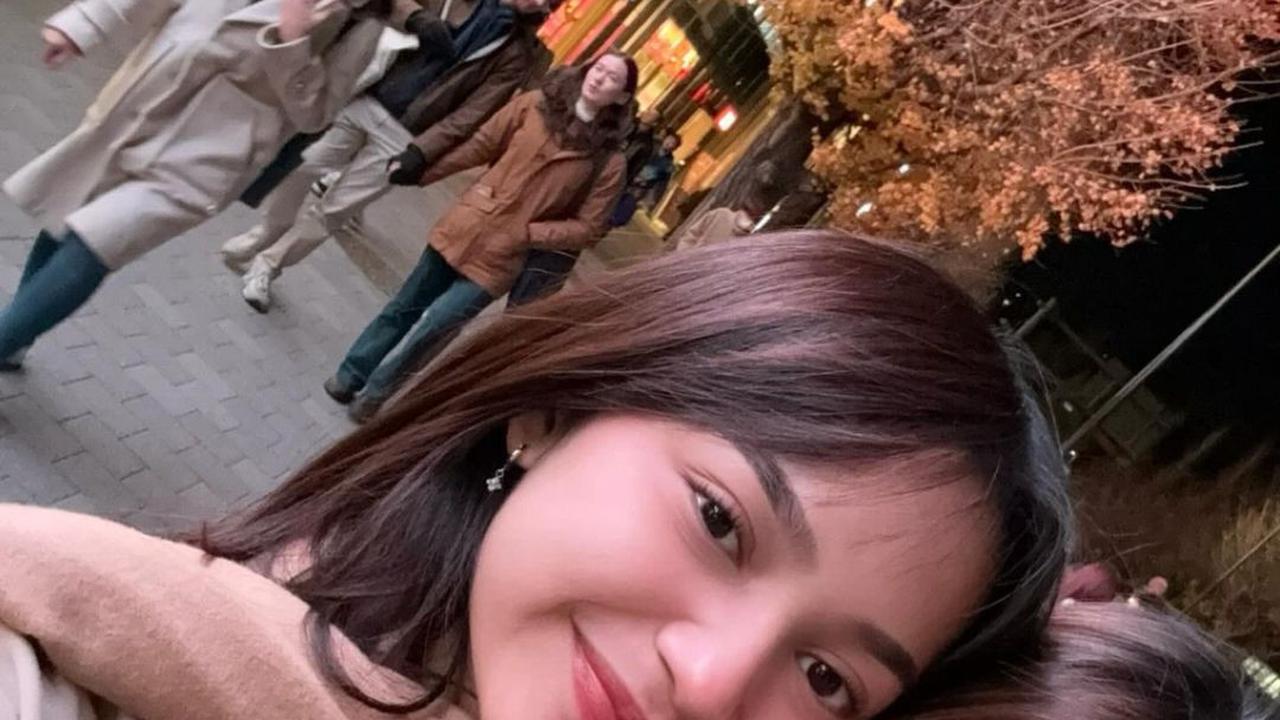 7 Potret Sidney Anak Cut Tari yang Kini Usia 17 Tahun, Parasnya yang Makin Cantik Banyak Dipuji