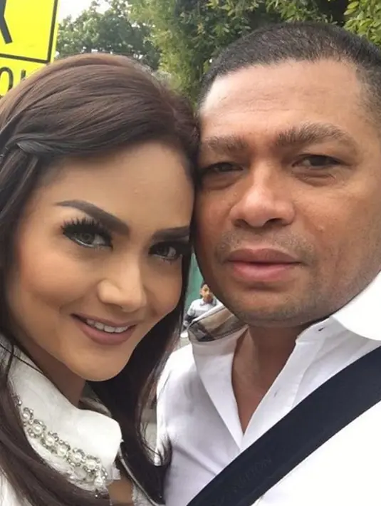 Krisdayanti dan Raul Lemos saat liburan di Amerika Serikat. (instagram.com/raullemos06)