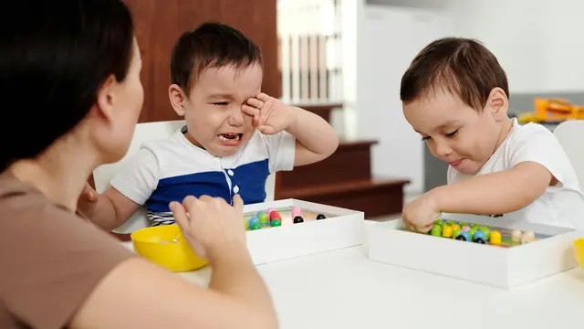 Tips untuk Orang Tua Mengajarkan Anak yang Mulai Mampu Mengelola Emosi Dirinya Sejak Dini