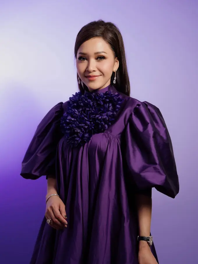 Pesona Maia Estianty dalam Gaun Ungu Couture, Anggun dengan Sentuhan Dramatis