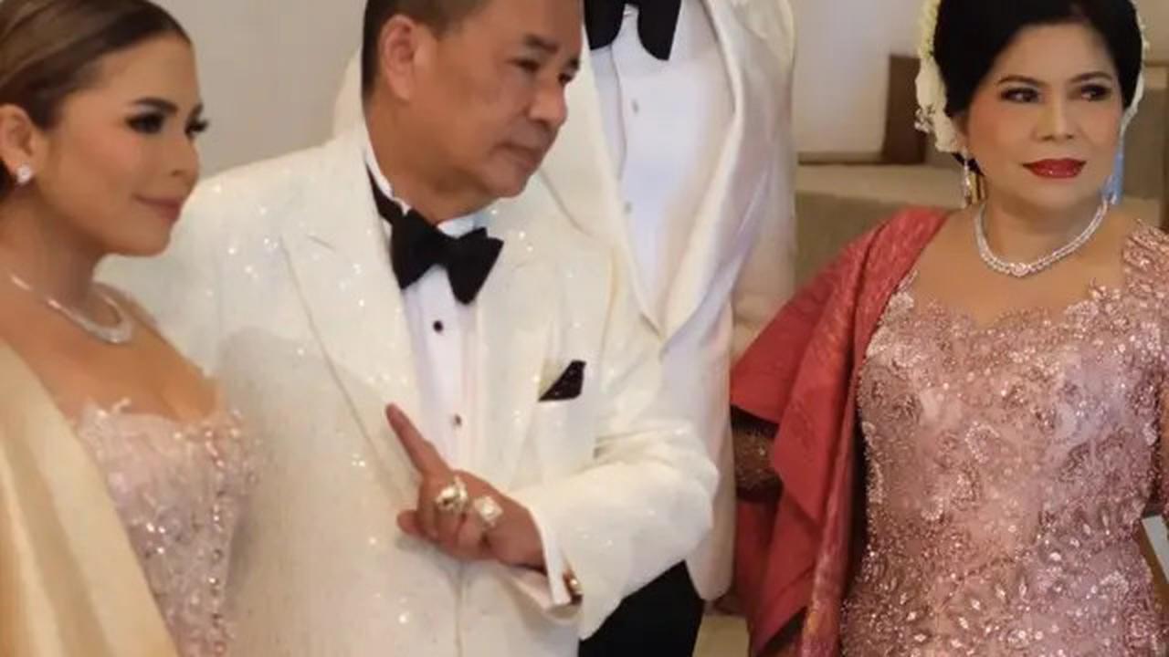 7 Potret Pernikahan Winona Delany dan Frank Hutapea Putra Hotman Paris, Khidmat