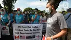 Sejumlah imigran  pencari suaka melakukan aksi unjuk rasa di depan kedutaan besar Australia, Kuningan, Jakarta, Jumat (3/6/2022). Dalam aksinya mereka menuntut kejelasan untuk mendapatkan suaka di Australia sebagai negara ketiga yang akan menampung setelah berpuluh tahun menunggu di Indonesia. (merdeka.com/Imam Buhori)