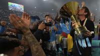Antonio Conte berhasil membawa Napoli meraih gelar juara Serie A musim ini, setelah pada pekan terakhir membungkam Cagliari dengan skor 2-0 di&nbsp;Stadio Diego Armando Maradona, Sabtu (24/5/2025) dini hari WIB. (AP Photo/Gregorio Borgia)&nbsp;