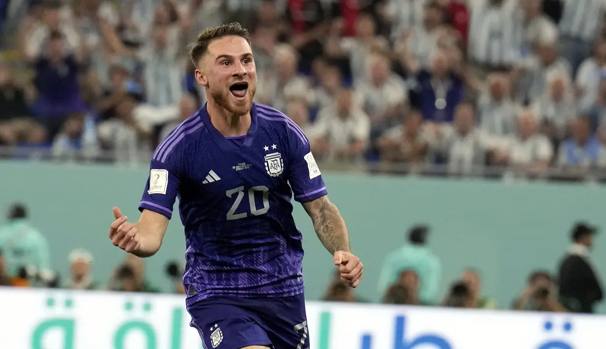 <p>Pemain Argentina, Alexis Mac Allister merayakan gol pertama timnya ke gawang Polandia saat matchday ketiga Grup C Piala Dunia 2022 di Stadion 974, Kamis (01/12/2022). (AP/Natacha Pisarenko)</p>