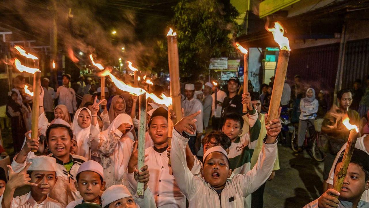 FOTO: Kemeriahan Pawai Obor Menyambut 1 Muharram 1447 H