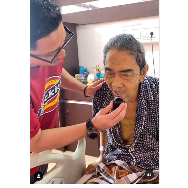 6 Momen Hangat Deswita Maharani Merawat Ayahnya Sebelum Meninggal Dunia