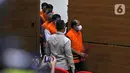 Sejumlah anggota DPRD Muara Enim dihadirkan dalam jumpa pers di Gedung KPK, Jakarta, Kamis 30/09/2021). Sebanyak 10 anggota DPRD Muara Enim ditahan terkait dugaan suap pengadaan barang dan jasa di Dinas PUPR dan pengesahan APBD tahun 2019. (Liputan6.com/Herman Zakharia)
