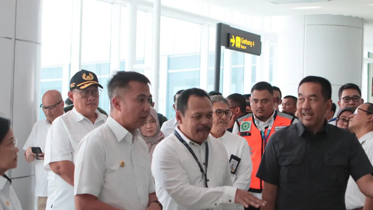 "Bandara Kertajati akan membuka peluang bagi mitra strategis untuk membeli saham dengan porsi maksimal 49 persen," ungkapnya.