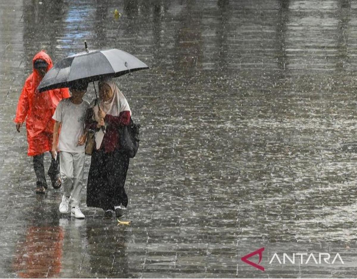 BMKG: Waspada! Prakiraan Cuaca Jakarta Minggu Ini Diguyur Hujan dari Siang hingga Malam