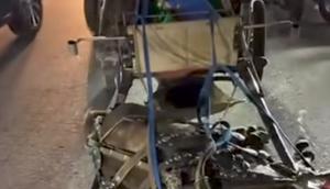 Detik-detik penangkapan kusir delman berinisial R, pelaku pencurian sepeda motor. (Lpiutan6.com/ Fira Syahrin)