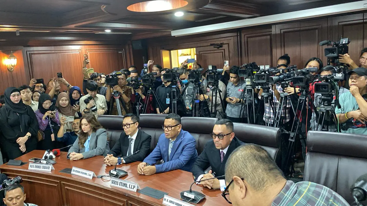 Wajah Lesu Sahroni, Eko Patrio, Uya Kuya dan Nafa Urbach di Sidang MKD