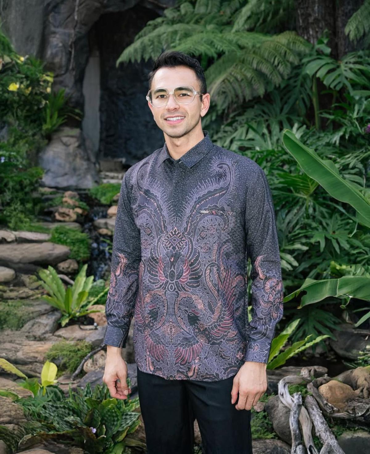 Raffi dan Nagita Pamer Foto Keluarga Pakai Batik, Netizen Malah Salfok ke Editannya