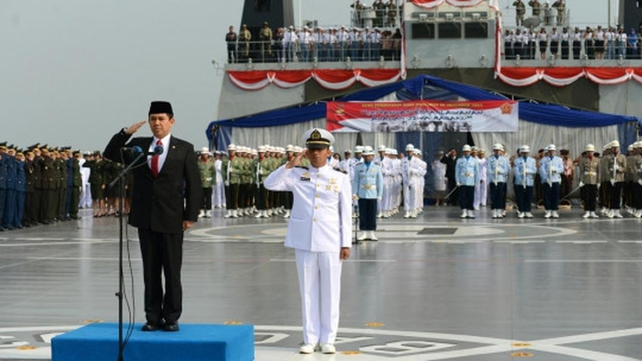 Tabur bunga peringati Hari Pahlawan di Teluk Jakarta