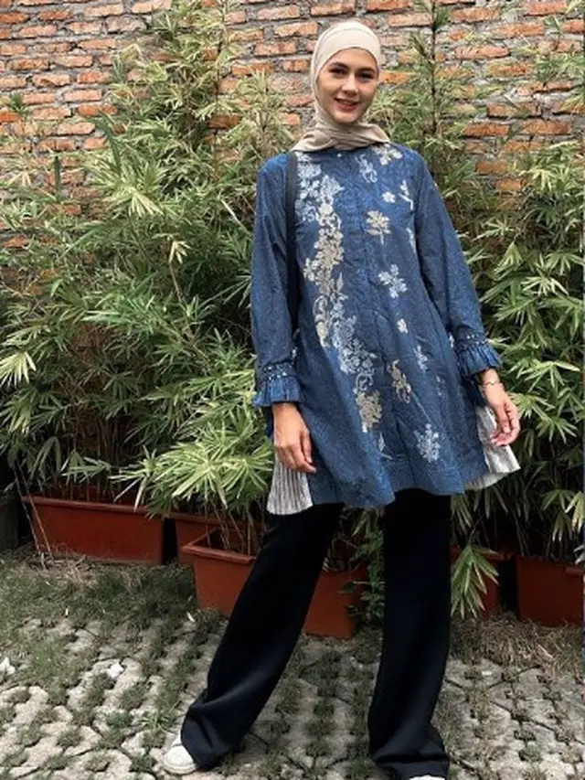 Paula Verhoeven kenakan hijab (Instagram/paula_verhoeven)