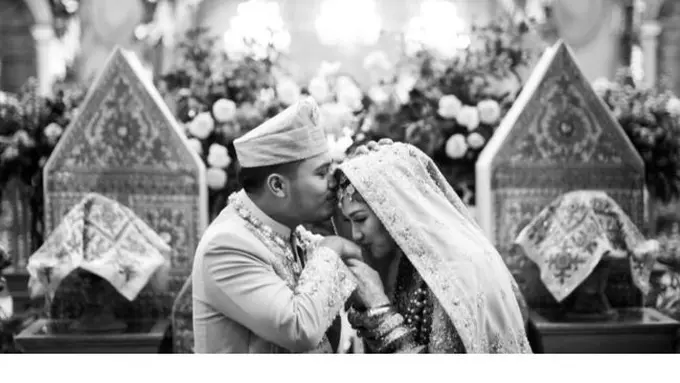 Nuansa Minang di pernikahan Ochi Rosdiana. (credit: instagram.com/thepotomoto)