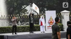 Presiden Joko Widodo atau Jokowi melepas Kirab Merah Putih di depan Istana Merdeka Jakarta, Minggu (28/7/2022). Jokowi tampak didampingi Kapolri Jenderal Listyo Sigit Prabowo dan Anggota Dewan Pertimbangan Presiden (Wantimpres) Habib Luthfi bin Yahya. (Liputan6.com/Johan Tallo)