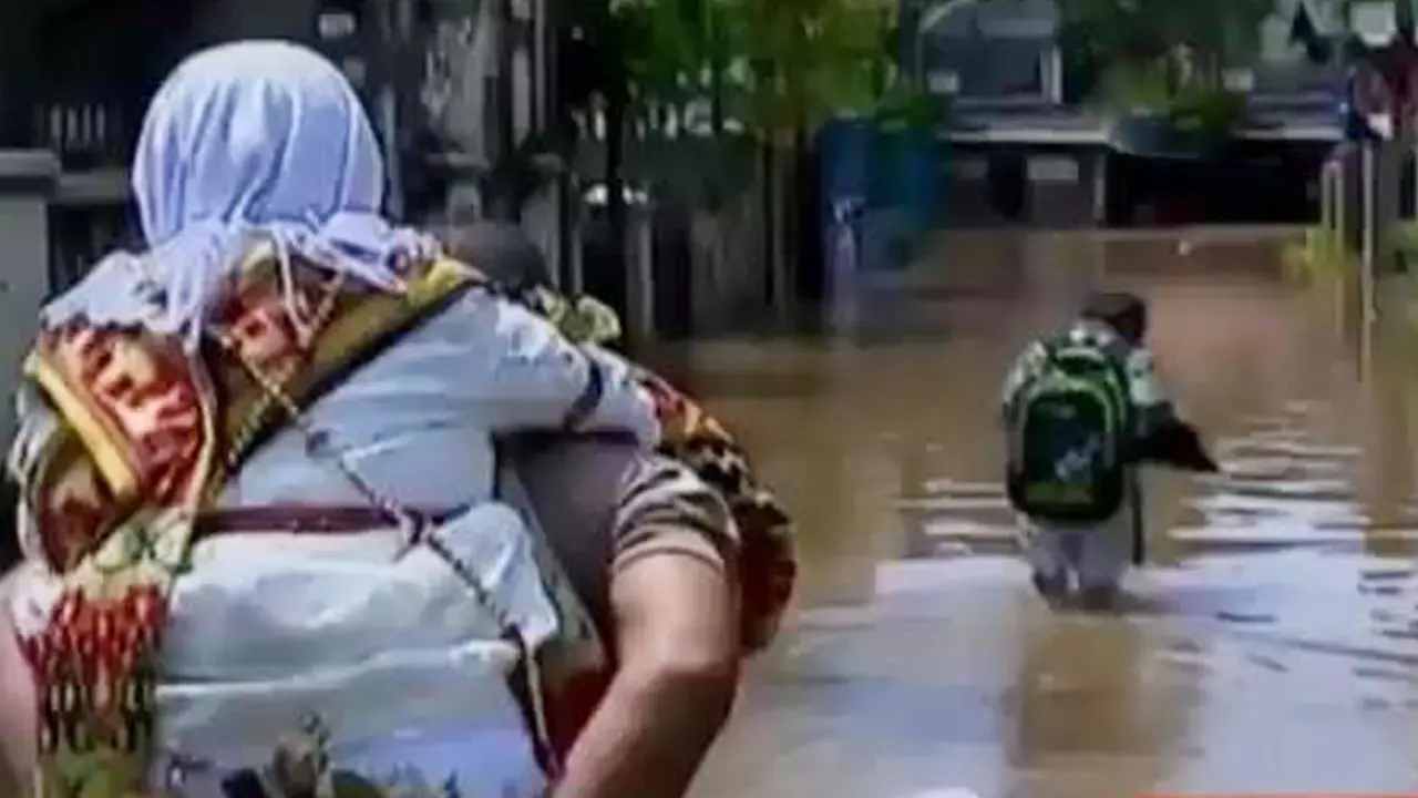 VIDEO: Kali Ciliwung Meluap, Bukit Duri Terendam Banjir 1 Meter