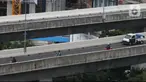 Sejumlah sepeda motor nekat melintasi jalan layang non tol (JLNT) Casablanca, Jakarta, Selasa (10/12/2019). Meskipun Sudah dilarang namun masih banyak para pengendara sepedah motor nekat memasuki jalur tersebut. (Liputan6.com/Angga Yuniar)