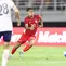 Bek kiri Timnas Indonesia, Shayne Pattynama, beraksi dalam duel melawan Chinese Taipei pada FIFA Matchday di Stadion Gelora Bung Tomo, Surabaya, Jumat (5/9/2025). (Bola.com/Abdul Aziz)