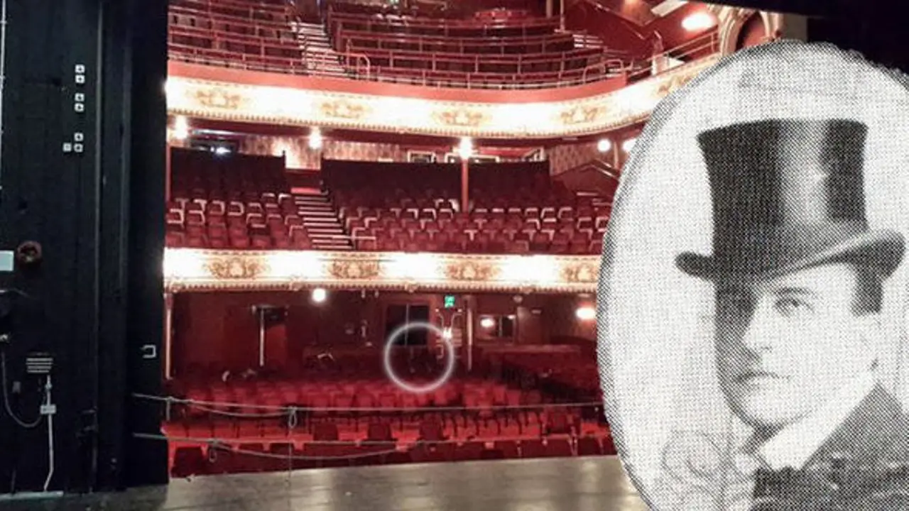 2 Sosok Misterius di Dalam Teater, Hantu Gentayangan?