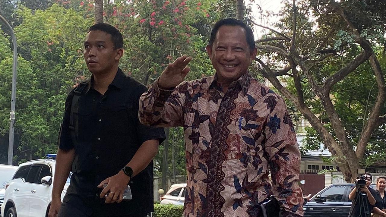 Menteri Dalam Negeri (Mendagri) Tito Karnavian hadir di Kertanegara saat Prabowo Subianto memanggil calon menteri di kabinet mendatang.