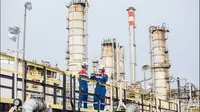 Pekerja PT Kilang Pertamina Internasional (KPI). KPI selaku subholding Refining and Petrochemical Pertamina, akan memulai uji coba produksi bioavtur berbahan baku minyak jelantah (used cooking oil) pada kuartal II 2025. Dok KPI