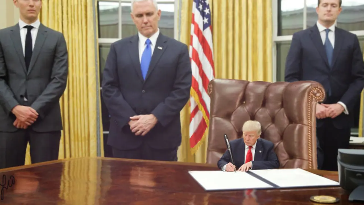 [bintang] Lagi, Keisengan Netizen Bikin Donald Trump Jadi Kayak Kurcaci!